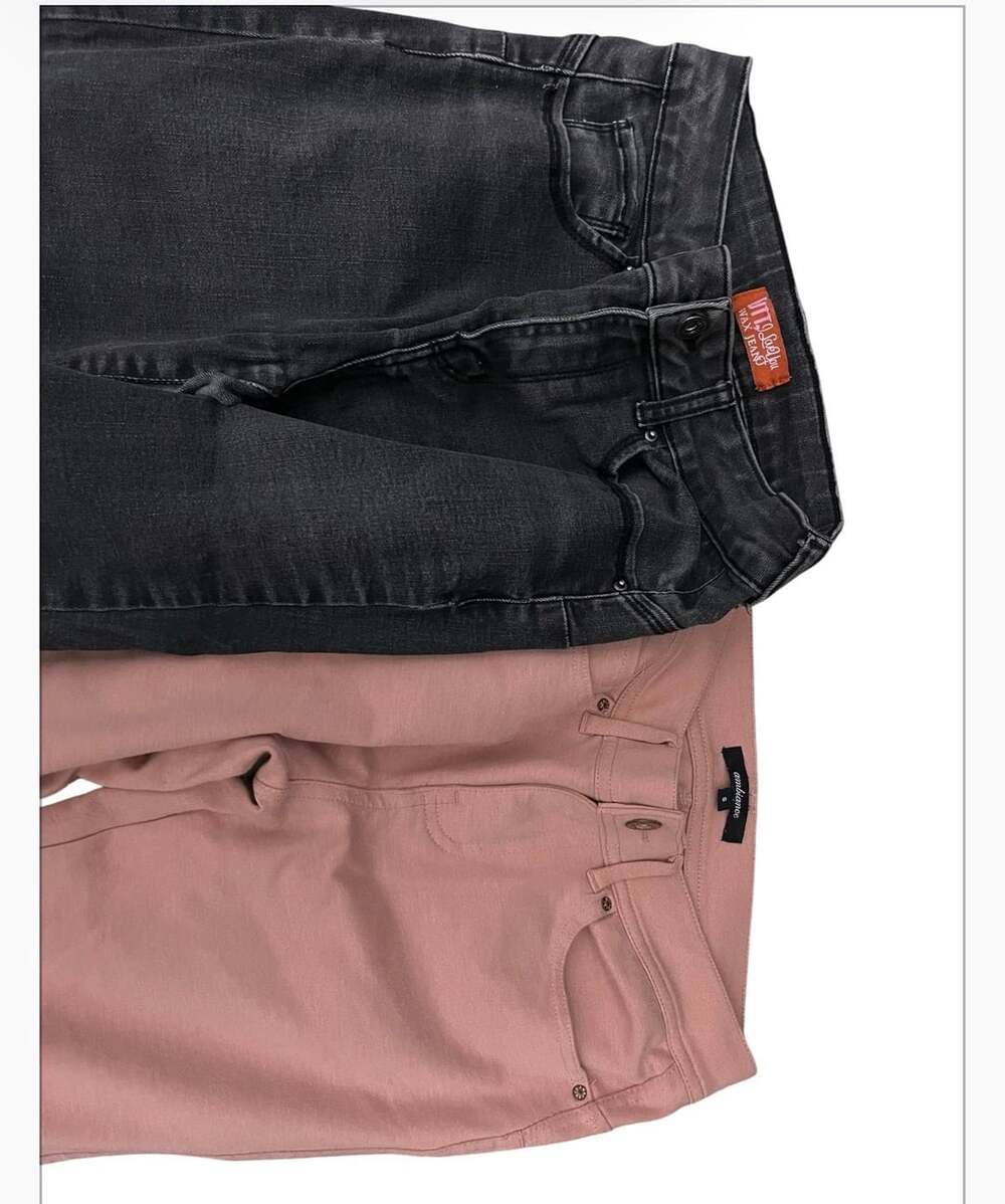 Lot of 2 Womens Jeans: Wax Jean Washed Black Skinny Jeans and Ambiance Pink Colo - Picture 2 of 2